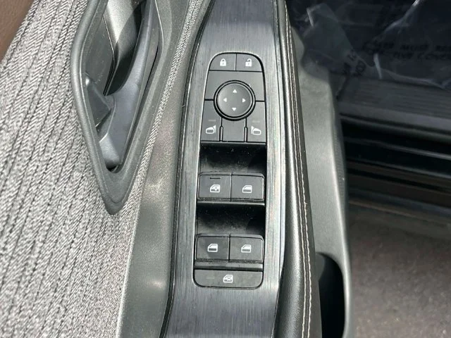Used 2021 Black Nissan S image 26