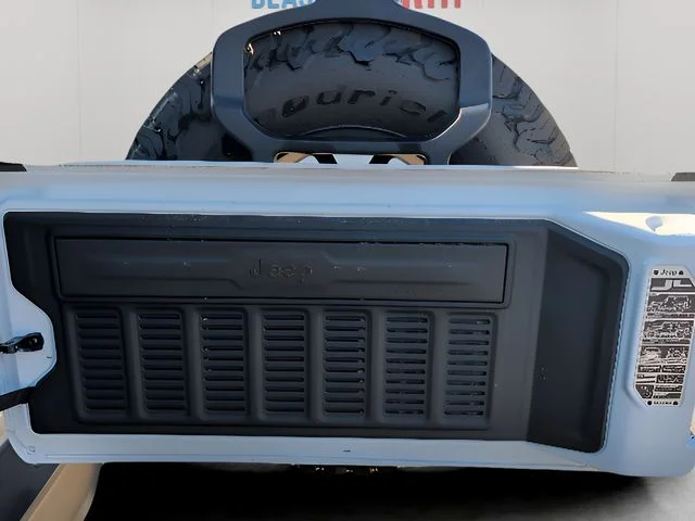 Used 2025 White Jeep Rubicon image 35