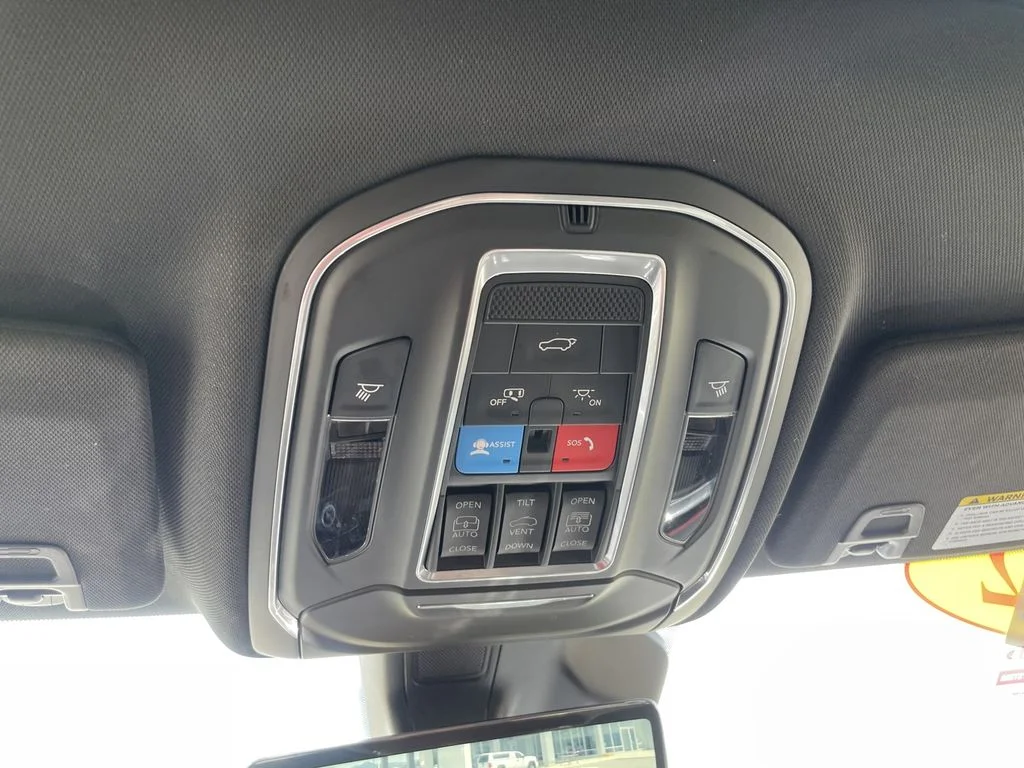 Used 2022 Silver Zynith Jeep Trailhawk image 24