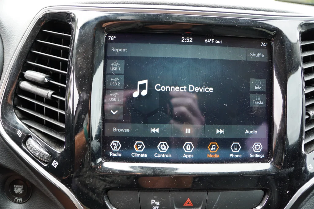 Used 2019 Granite Crystal Metallic Clearcoat Jeep Limited image 5