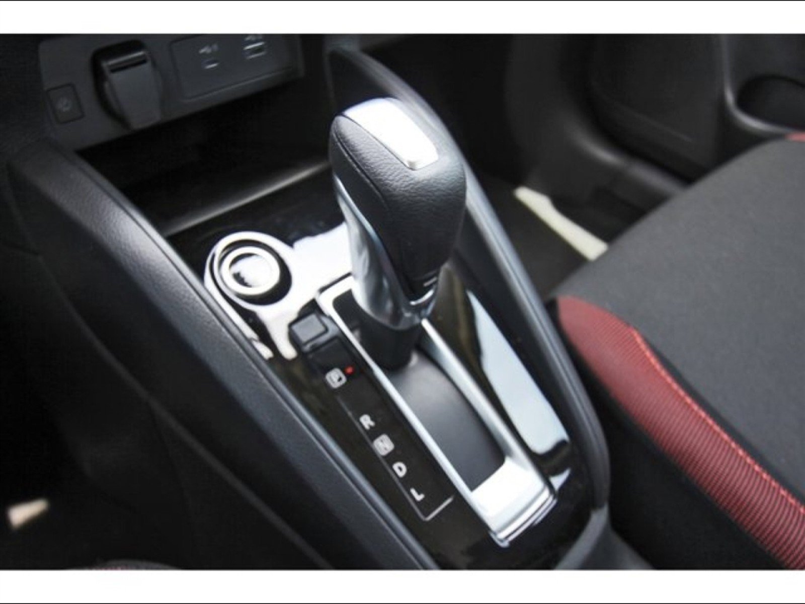 2025 Nissan Versa Sedan SR - Photo 15