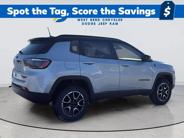 New 2026 Silver Zynith Metallic Clear-Coat Exterior Paint Jeep Trailhawk image 5