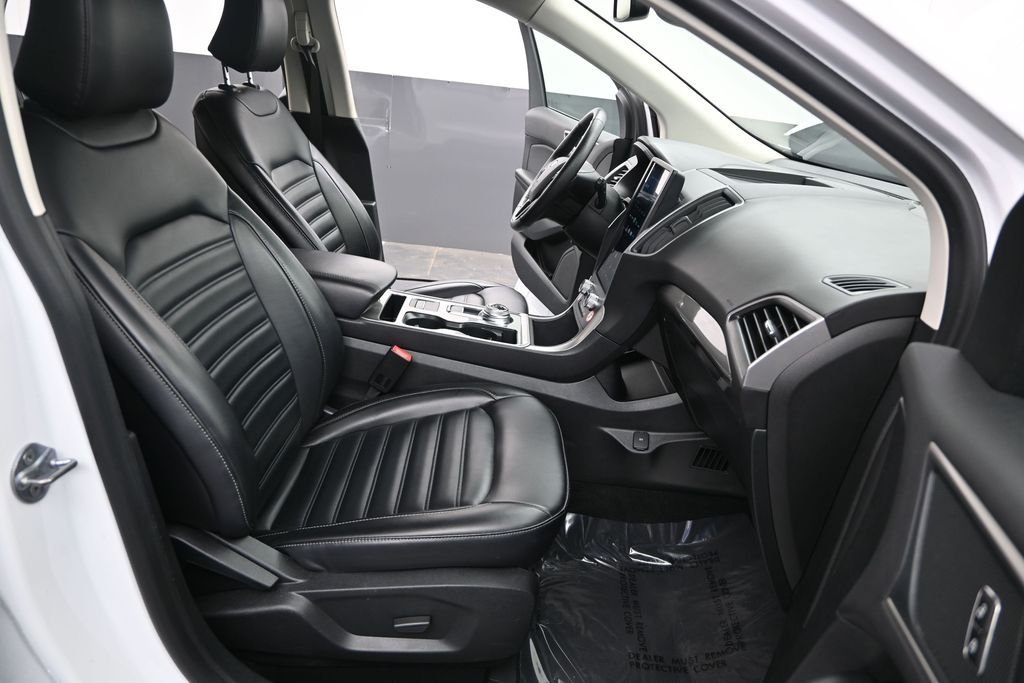 Used 2024 White Ford SEL image 25