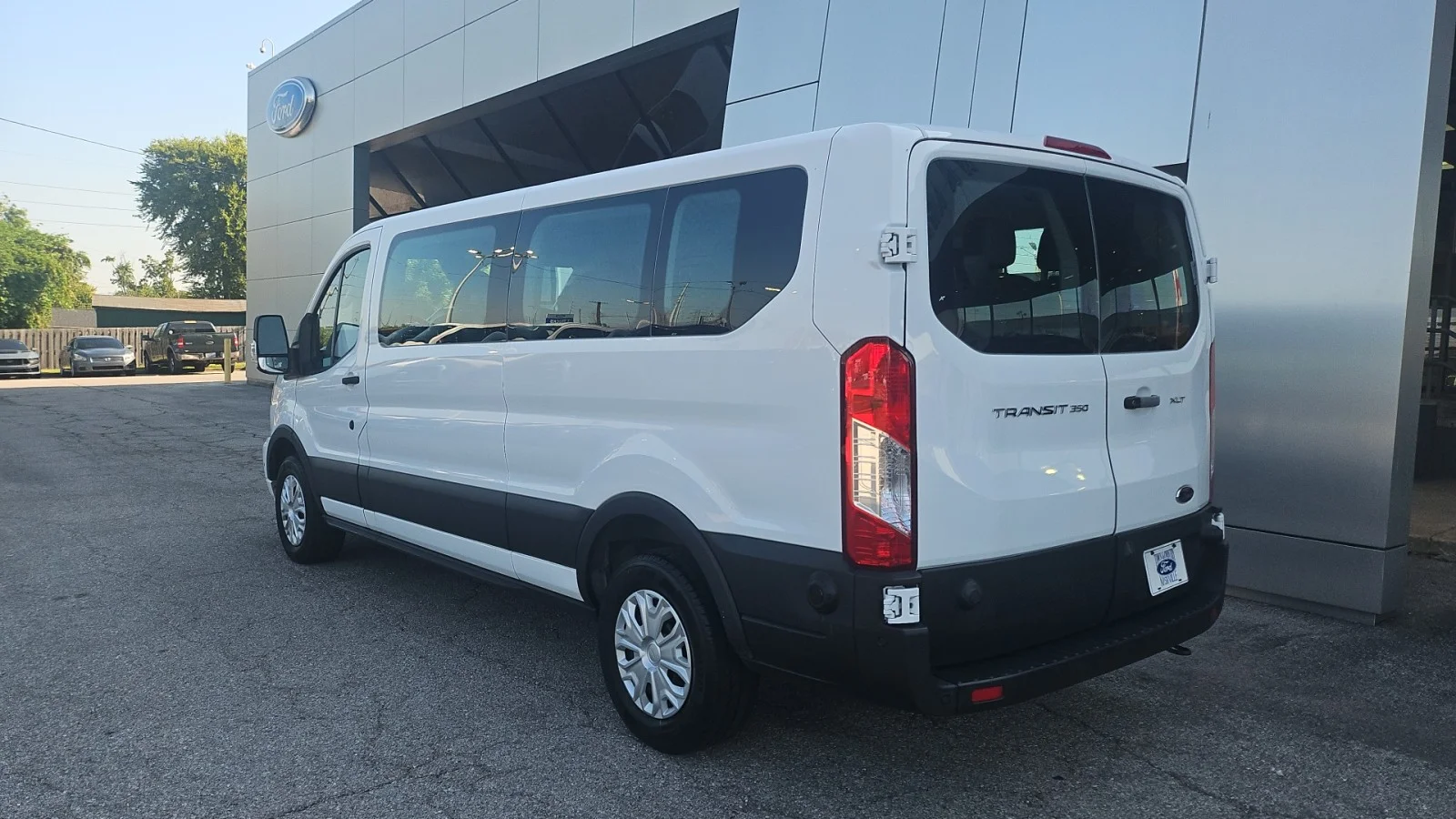 Used 2024 White Ford 350 XLT LR RWD image 3