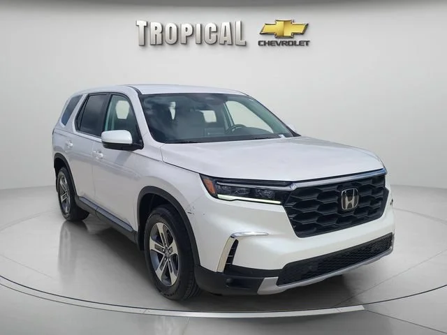 Used 2023 White Honda EX-L 8 Passenger image 4