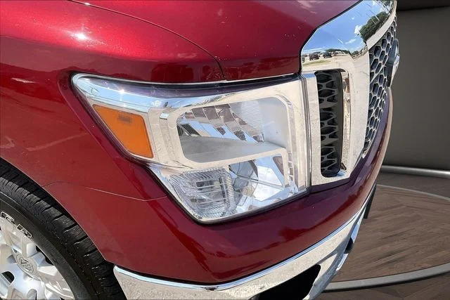 Used 2018 Red Nissan SV image 28