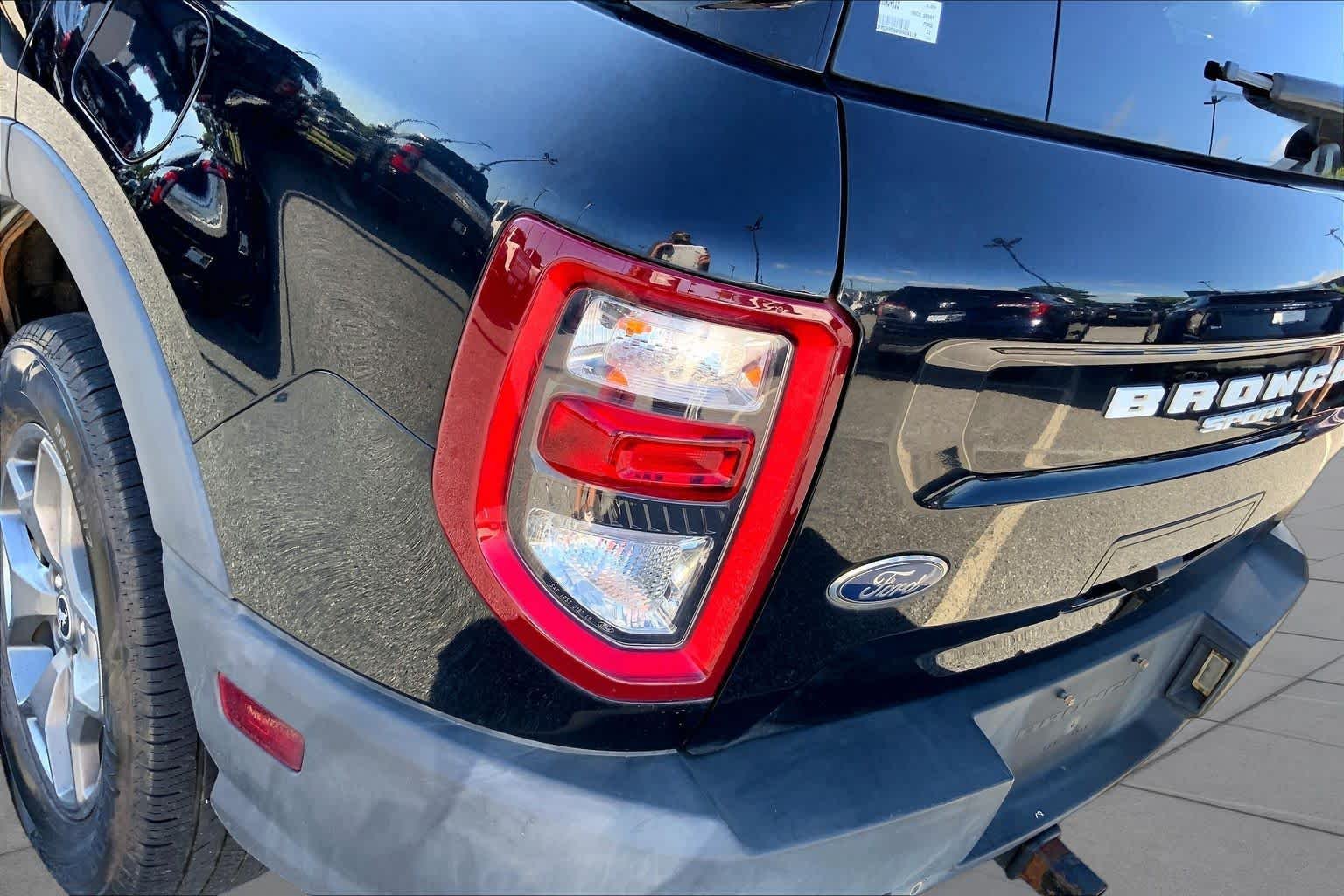 Used 2021 Shadow Black Ford Badlands image 25