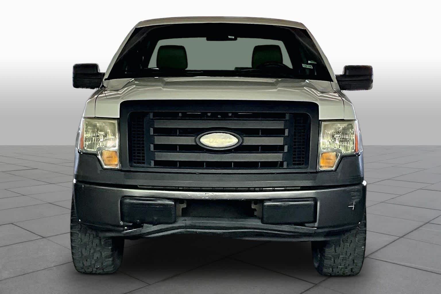 Used 2009 Oxford White Ford XL image 3