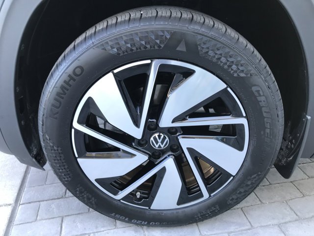 New 2026 Pure Gray Volkswagen 2.0T SEL image 13