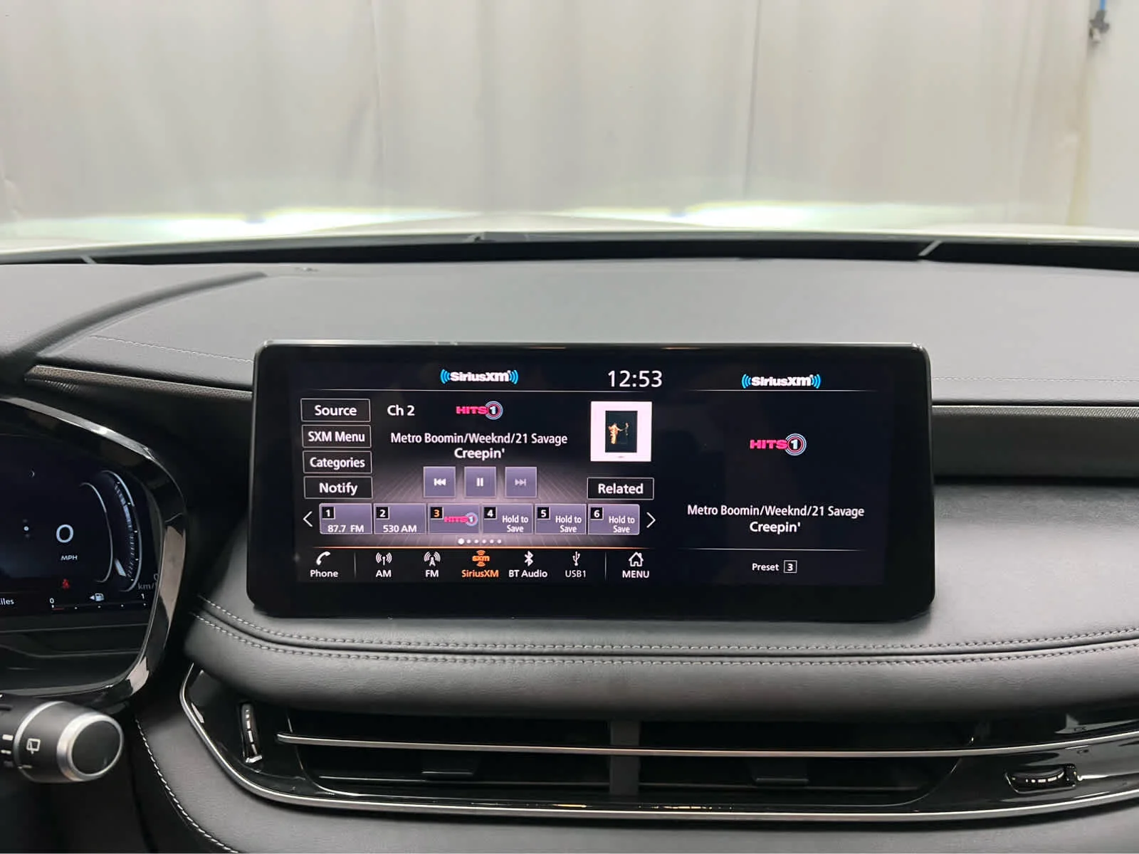 Used 2024 WH INFINITI LUXE image 32