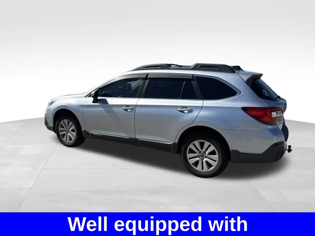 Used 2018 Silver Subaru 2.5i Premium image 3