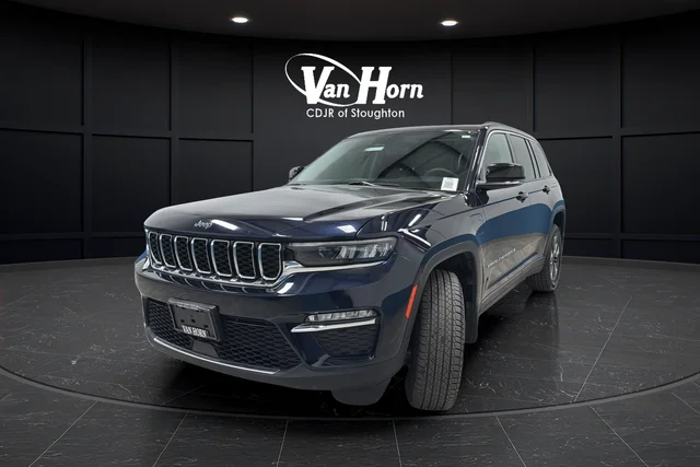 Used 2022 Midnight Sky Jeep 4xe image 3