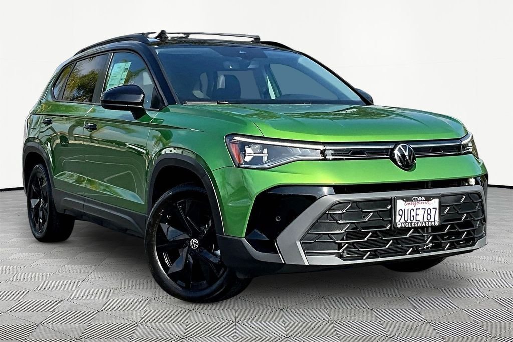 2025 Volkswagen Taos SE Black