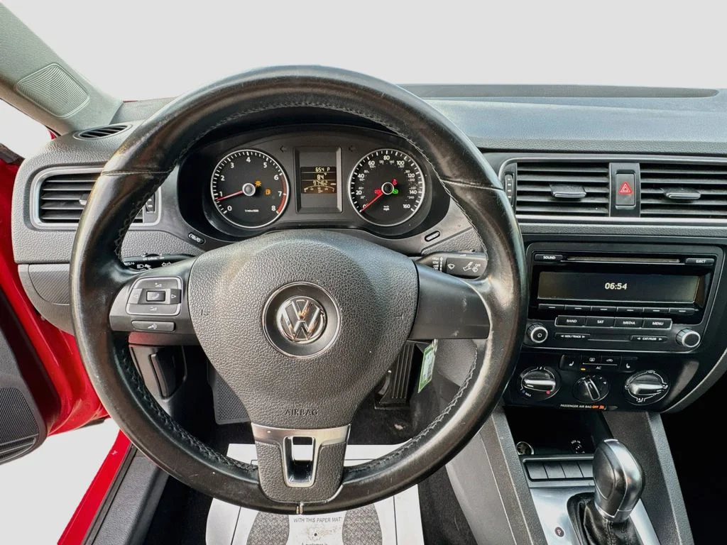 Used 2012 Red Volkswagen 2.5L SE image 11