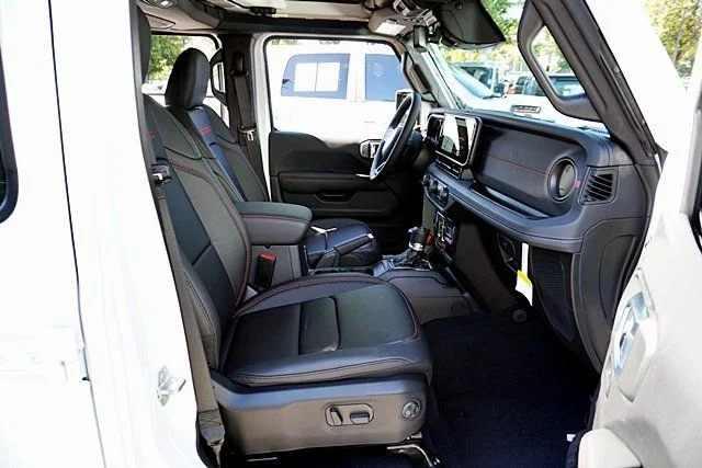 New 2026 Bright White Clear-Coat Exterior Paint Jeep Rubicon X image 14