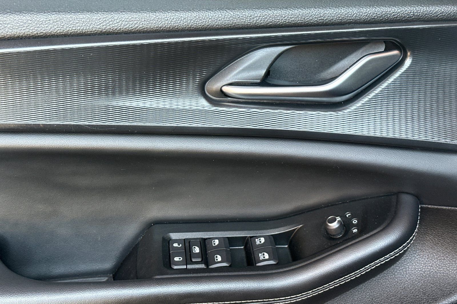 Used 2023 Gray Jeep Altitude image 14
