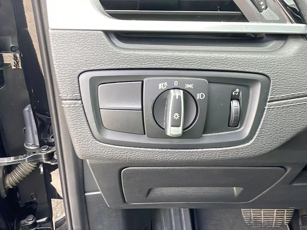 Used 2022 Black BMW xDrive28i image 20