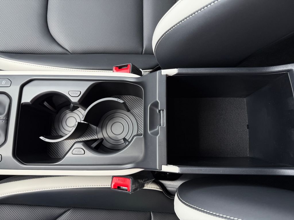 New 2026 Snow White Pearl Kia GT-Line image 30