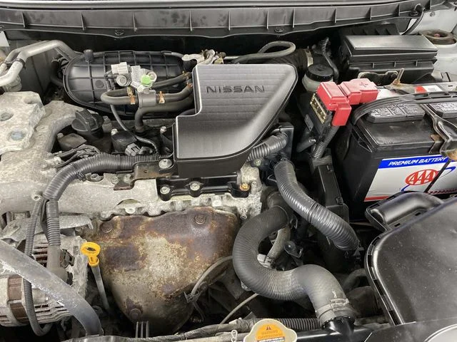 Used 2010 Silver Nissan S image 27
