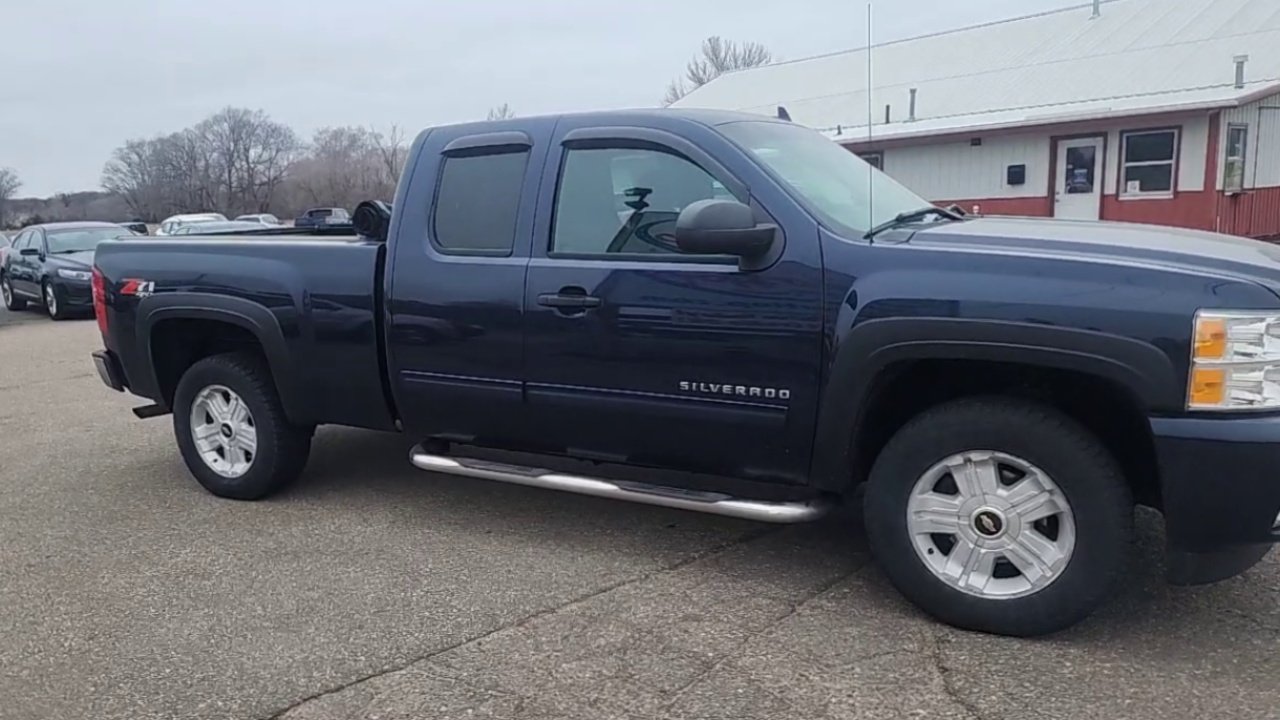 2011 Chevrolet Silverado 1500 LT photo 2