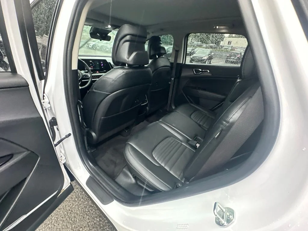 Used 2025 White Kia SX-Prestige image 22