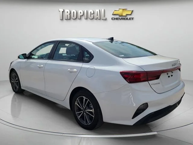 Used 2023 Whiye Kia LXS image 3