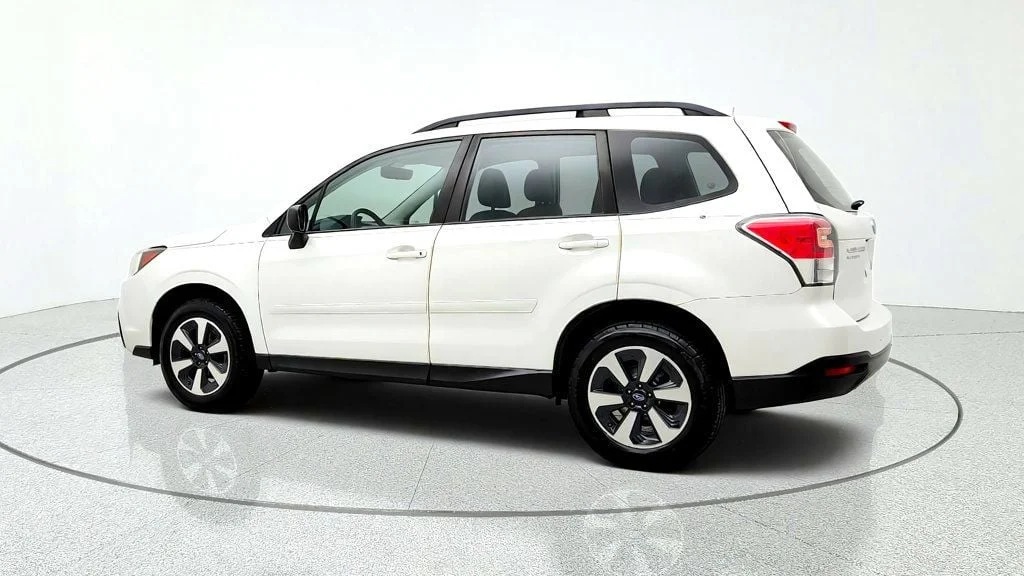Used 2018 Crystal White Pearl Subaru 2.5i CVT w/ Alloy Wheel Package image 7