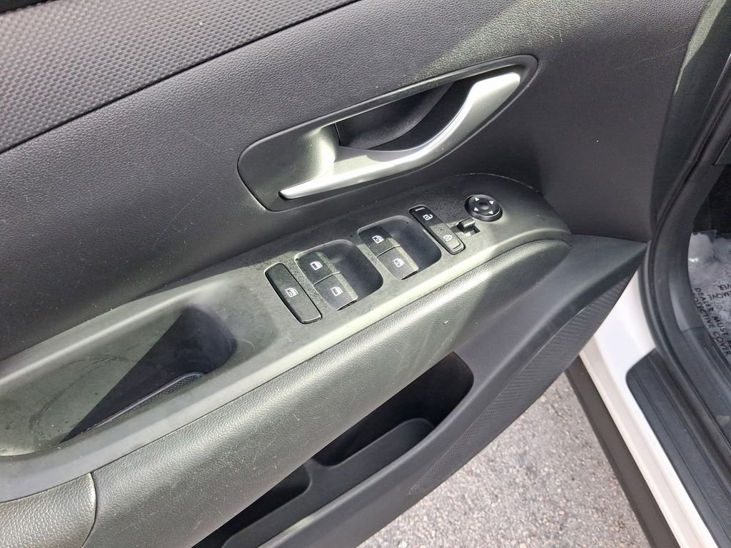 Used 2024 White Hyundai SEL image 18