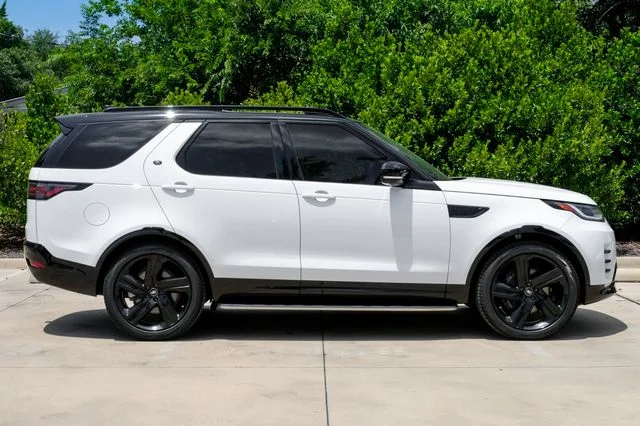 Used 2025 White Land Rover Dynamic SE image 12