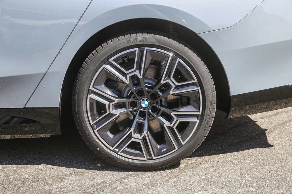New 2027 Brooklyn Grey Metallic BMW 550e xDrive image 8