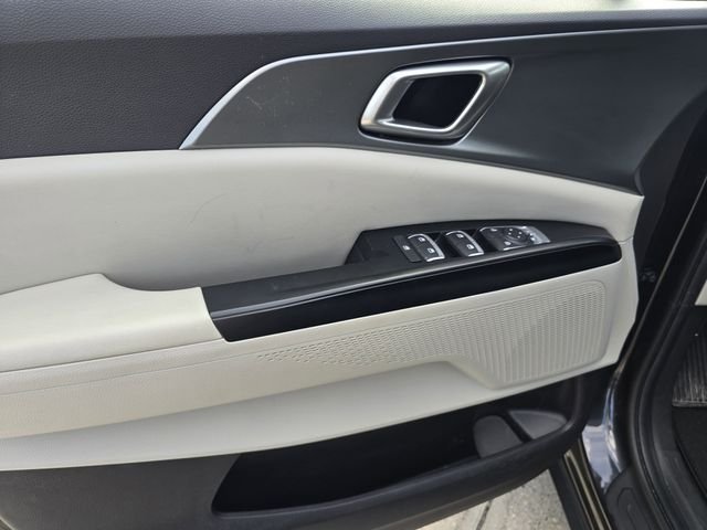 Used 2024  Kia LX image 18