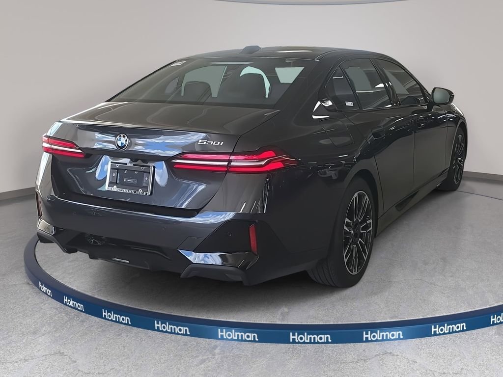 Used 2026 Dark Graphite Metallic BMW 530i image 4