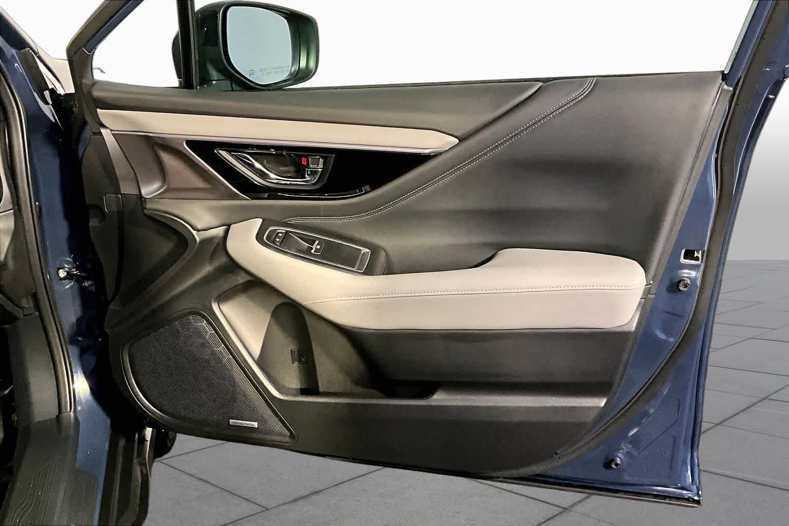 Used 2025 Cosmic Blue Pearl Subaru Limited image 22