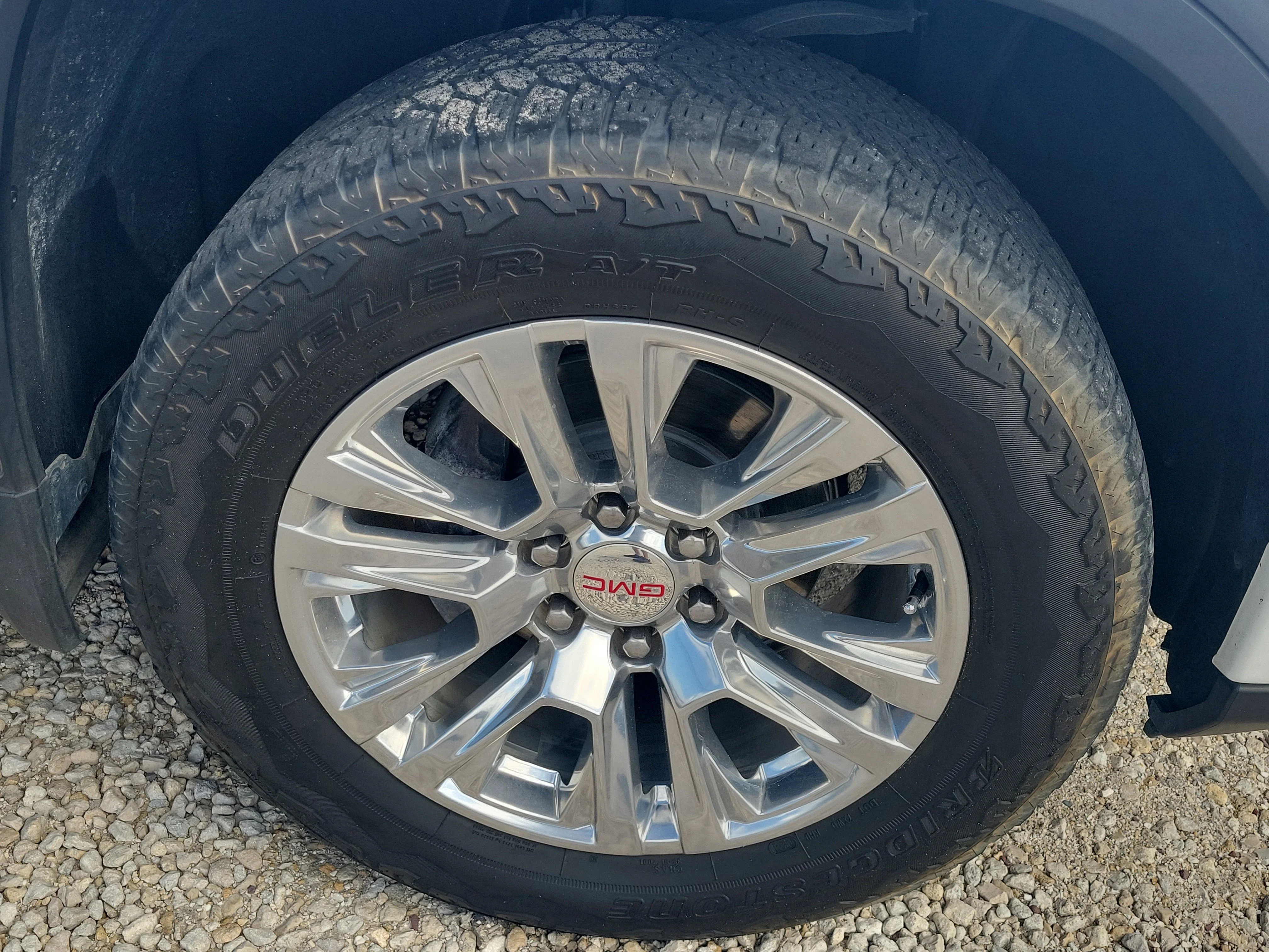 Used 2024 White Frost Tricoat GMC Denali image 8