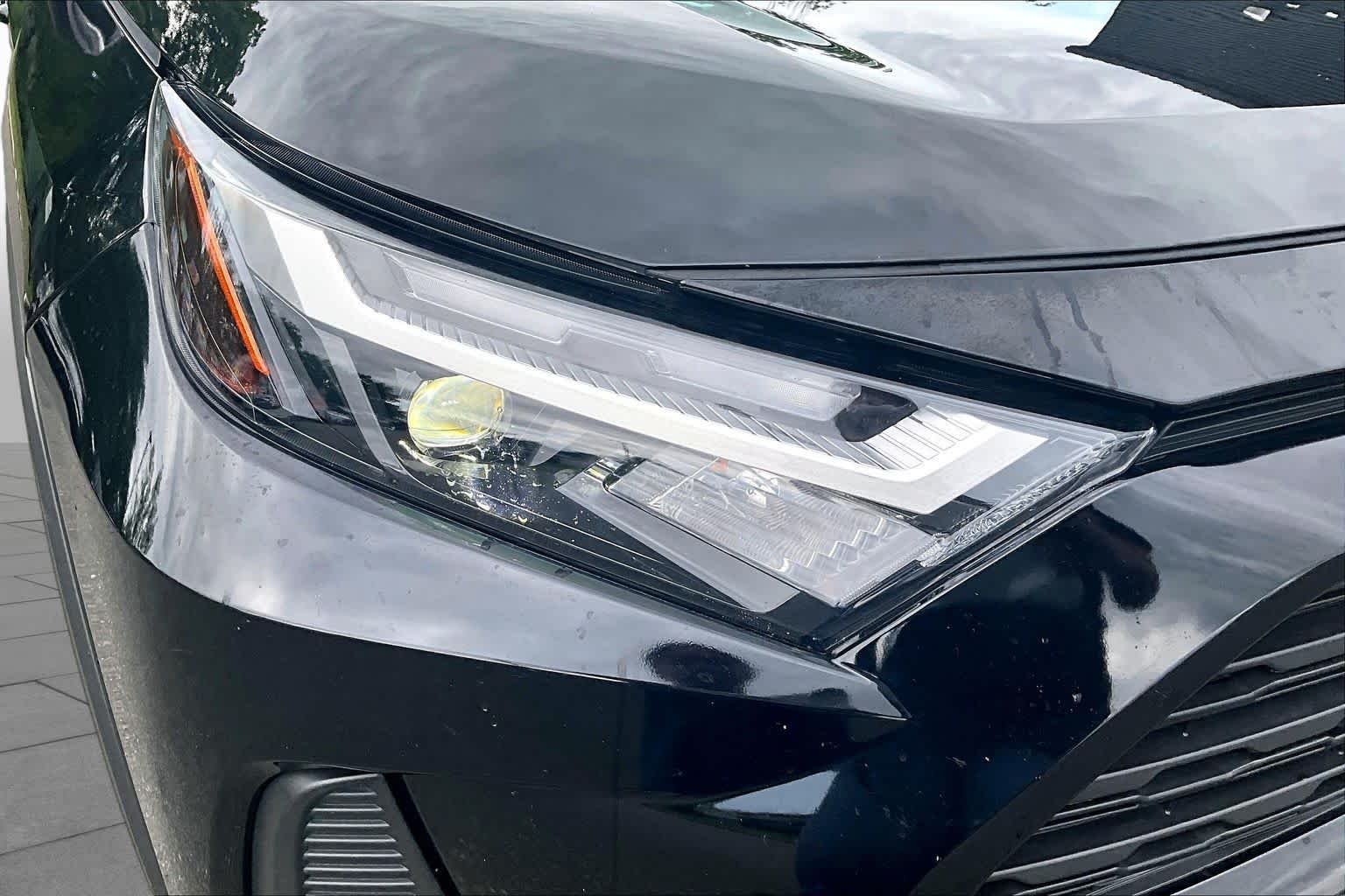 Used 2025 Midnight Black Metallic Toyota XLE image 28