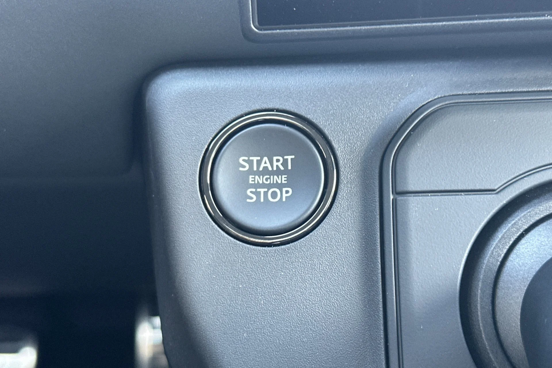 New 2026 SARGASSO BLUE Land Rover 110 P635 OCTA image 25