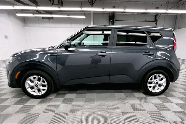 Used 2025 Gravity Gray Kia LX image 12