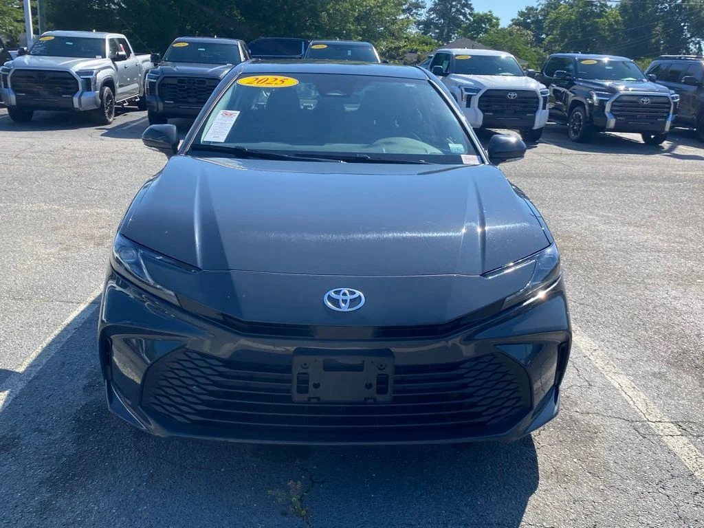Used 2025  Toyota LE image 19