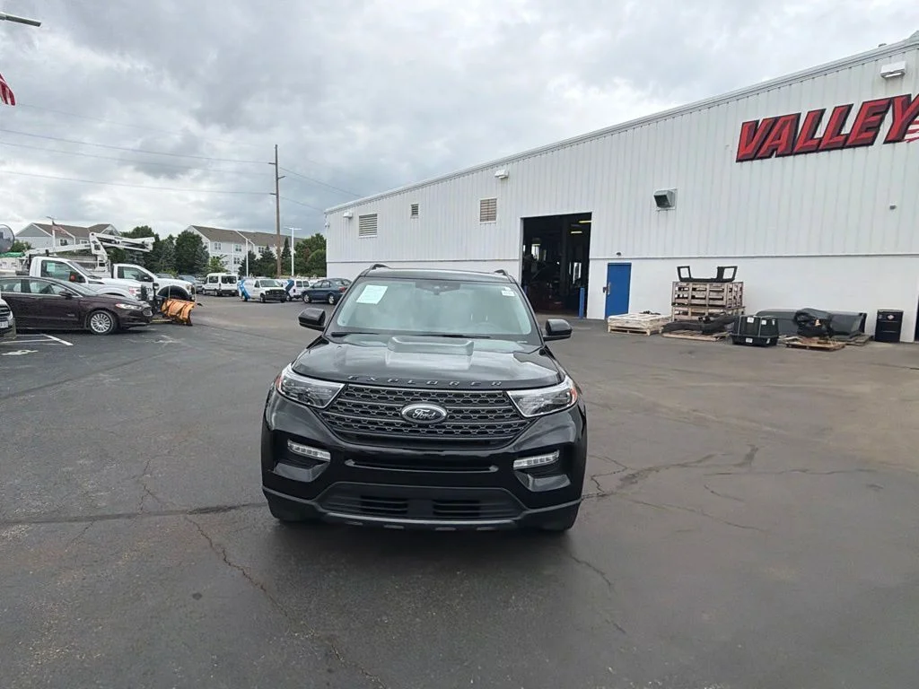 Used 2023 Black Ford XLT image 2