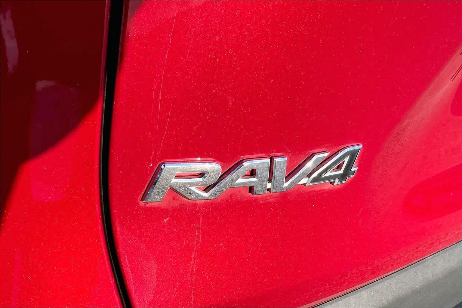 Used 2024 Ruby Flare Pearl Toyota XLE image 31