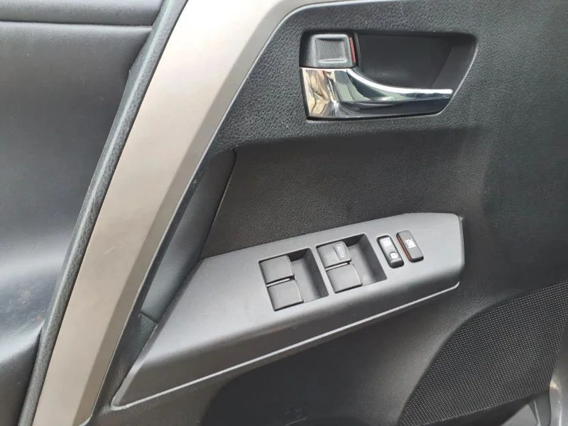 Used 2018 Gray Toyota XLE Sport Utility 4D image 25