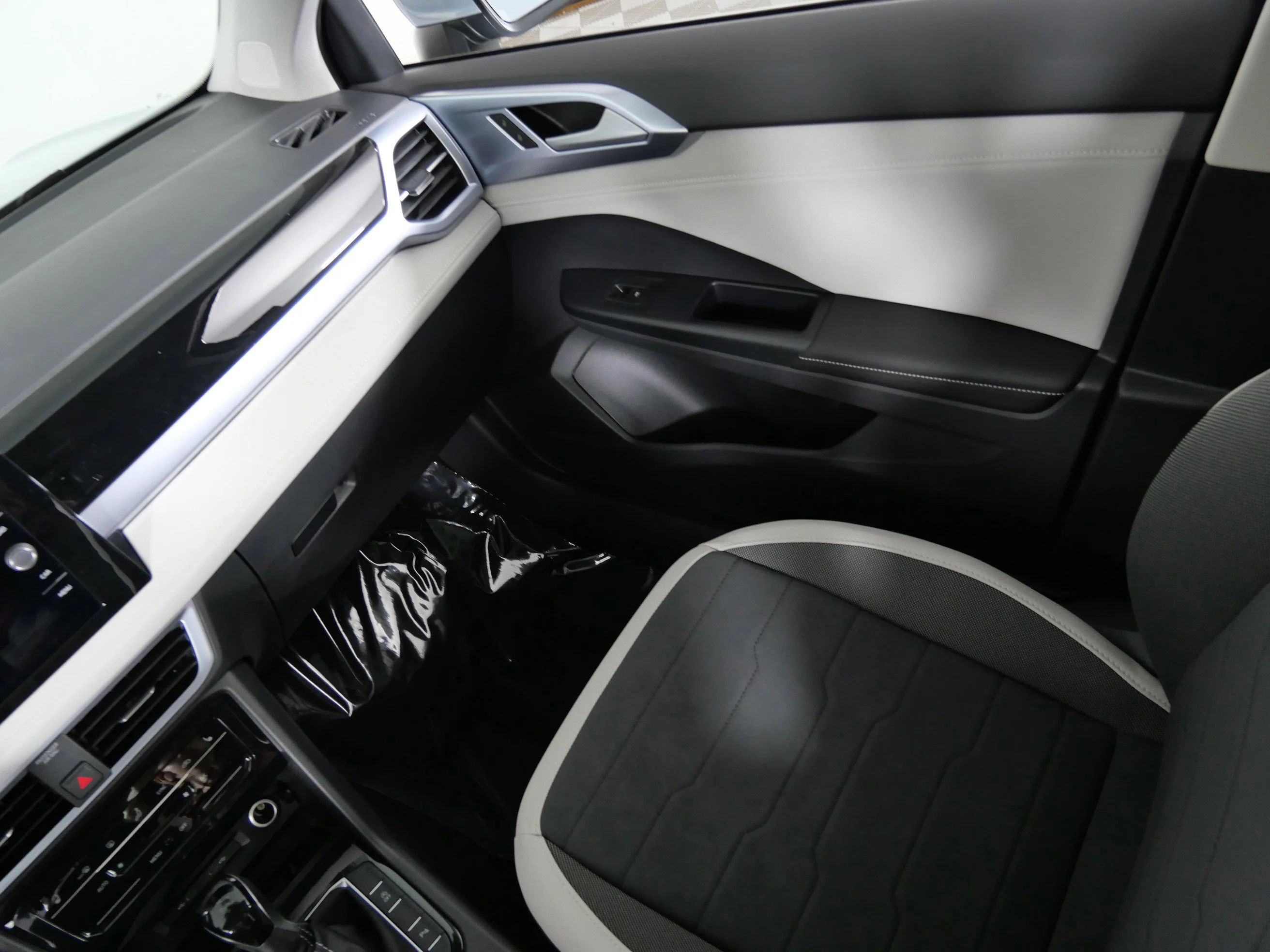 New 2026 Monument Gray Volkswagen SE image 11