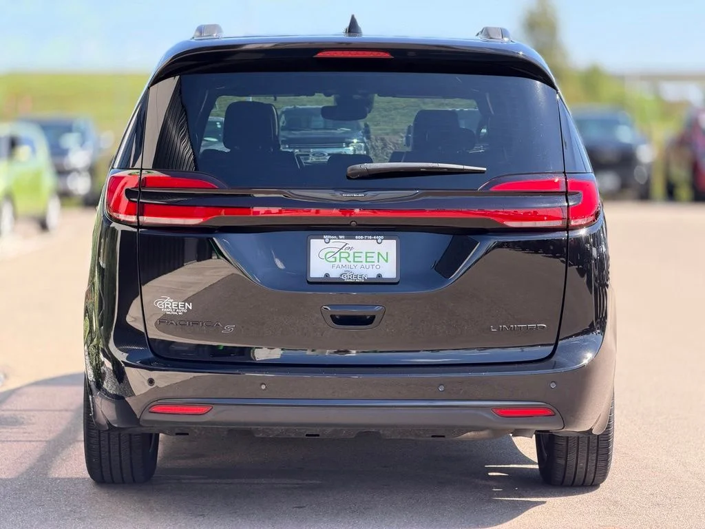 Used 2025 Black Chrysler Limited image 8