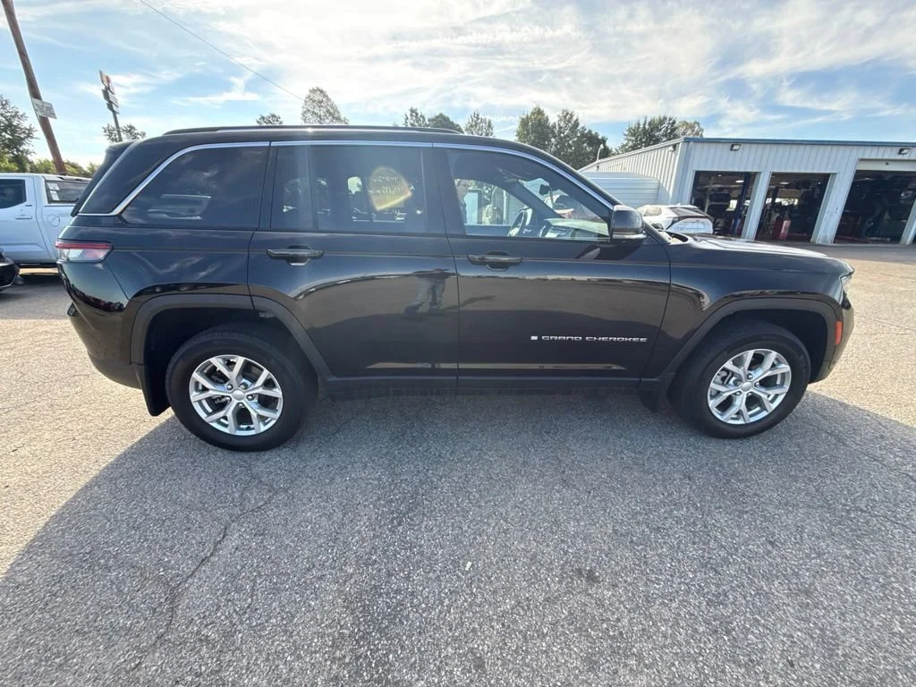 Used 2023 Black Jeep Limited image 6