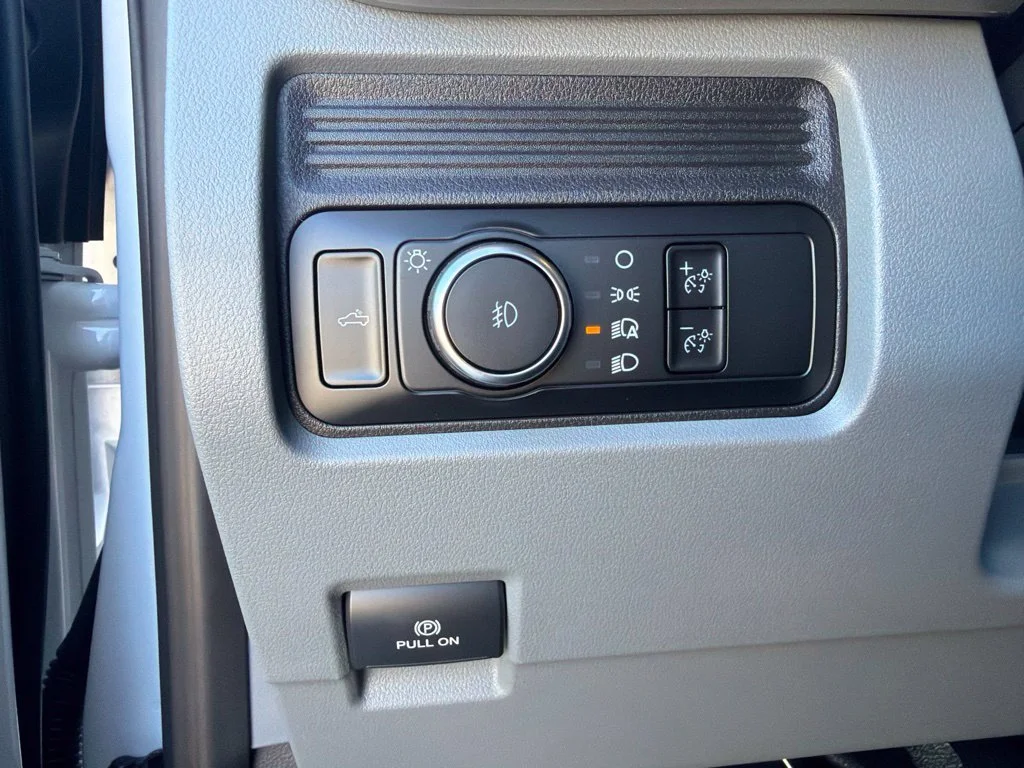 New 2027 Oxford White Ford F-350® XL image 25