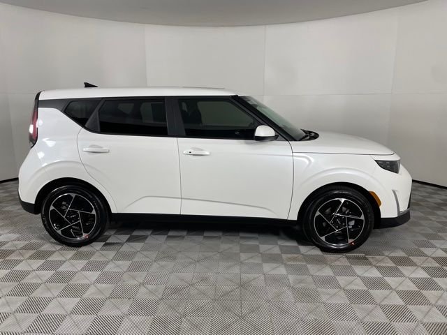 Used 2023 White Kia EX image 12
