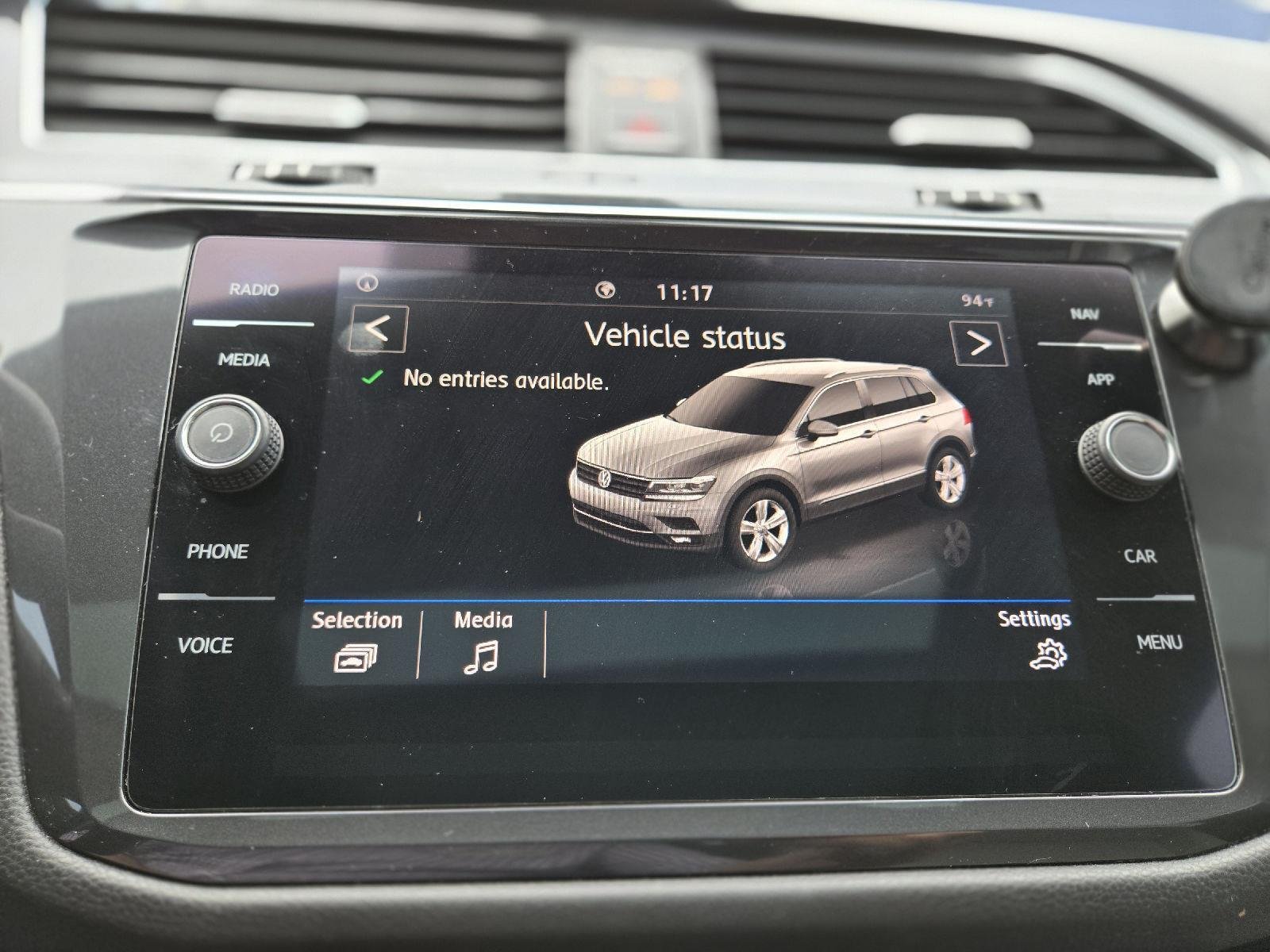 Used 2020 Deep Black Pearl Volkswagen SEL image 27