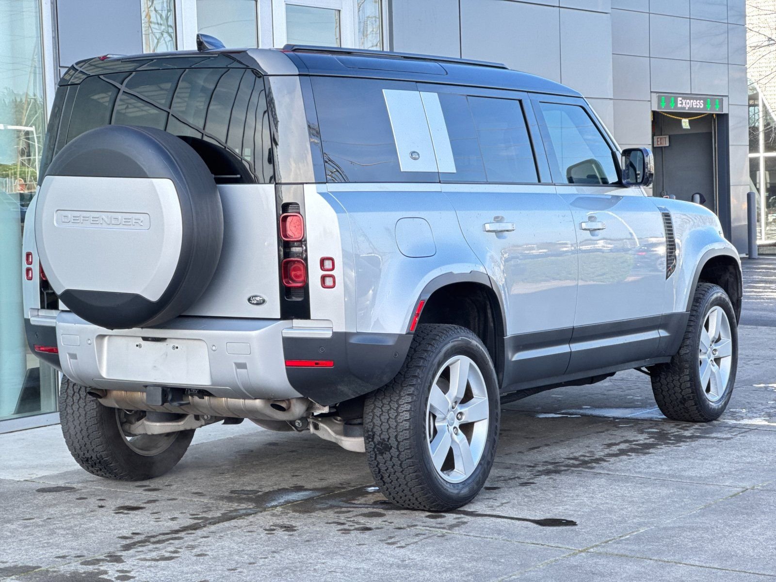 Used 2020 Silver Land Rover First Edition image 3