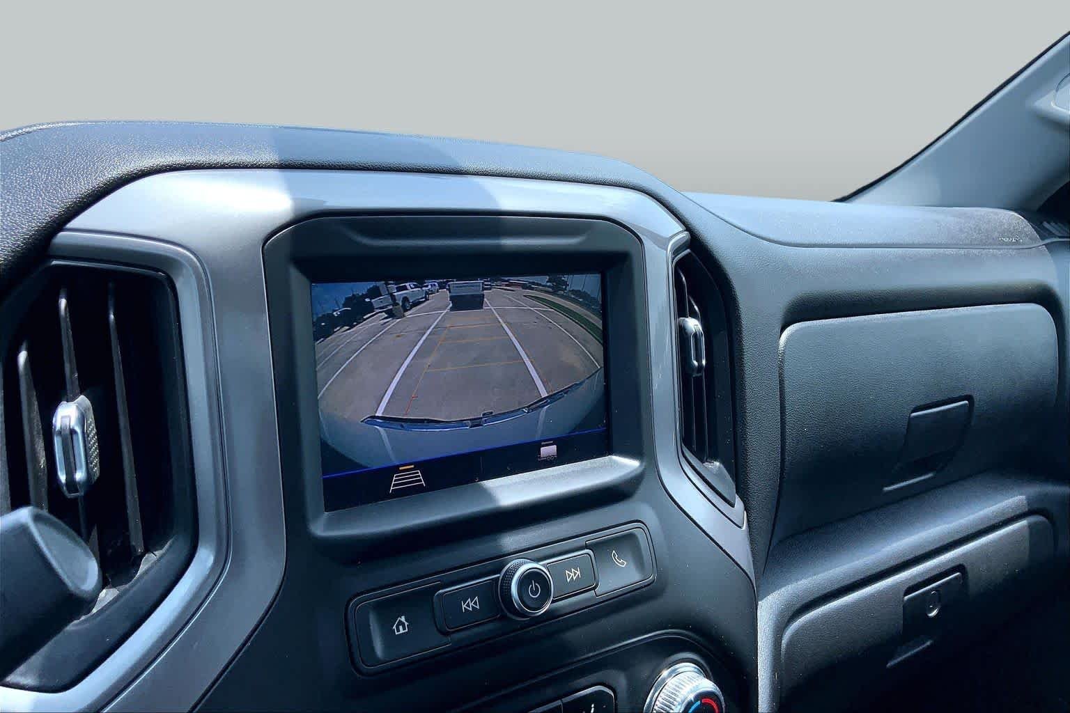 Used 2021 Summit White GMC  image 28