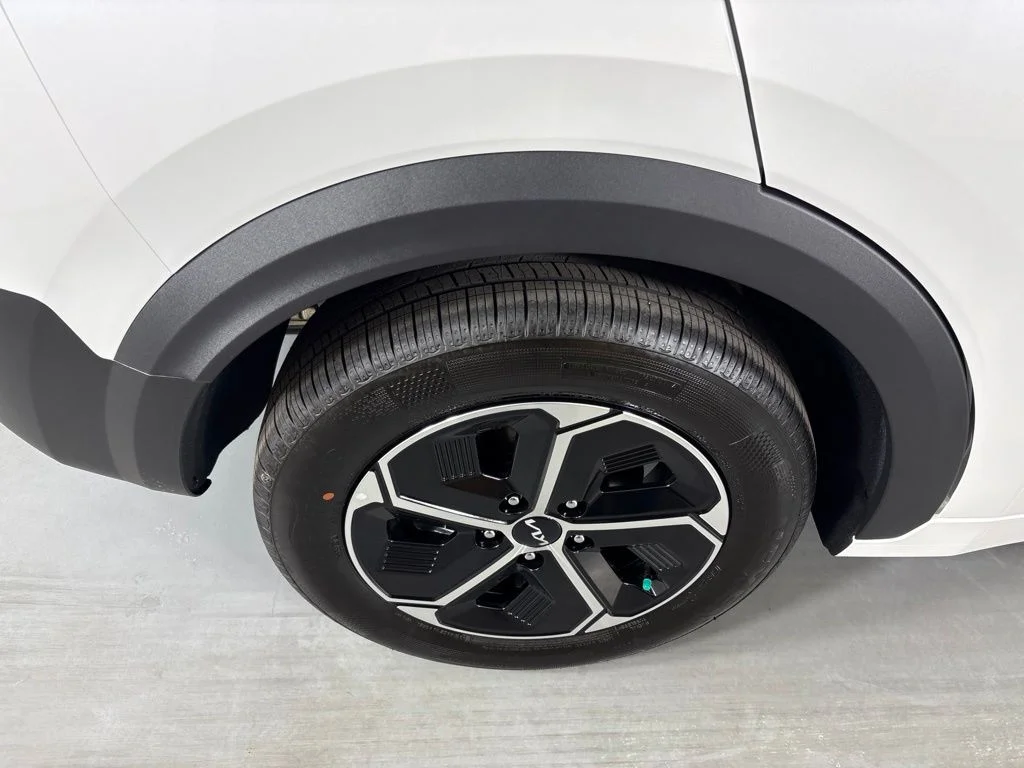 New 2026 Snow White Pearl Kia EX image 10